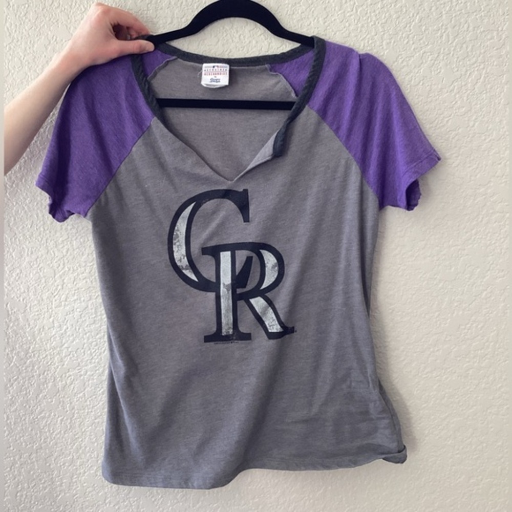 🆓 Colorado Rockies shirt Free w/ Purchase